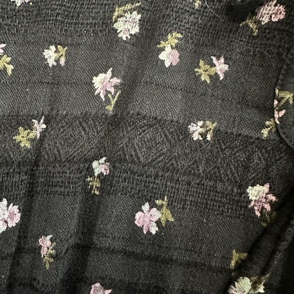 American Eagle Outfitters top, cropped & elasticised waist,  blk floral, Sz SM - Picture 8 of 9